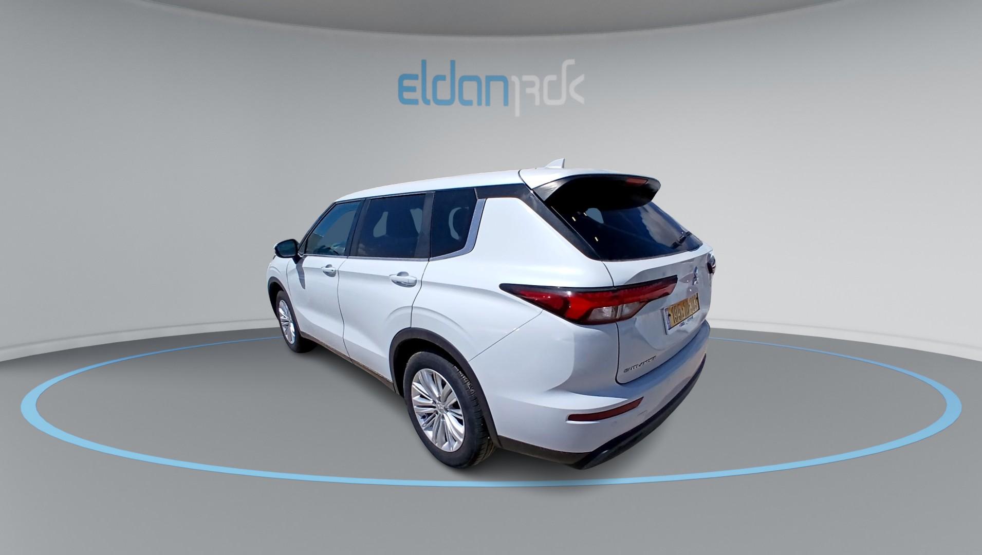 מיצובישי אאוטלנדר EXECUTIVE