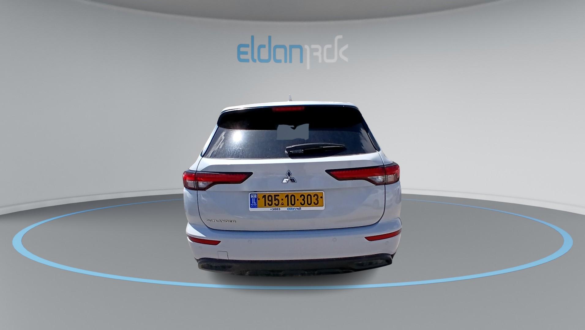 מיצובישי אאוטלנדר EXECUTIVE