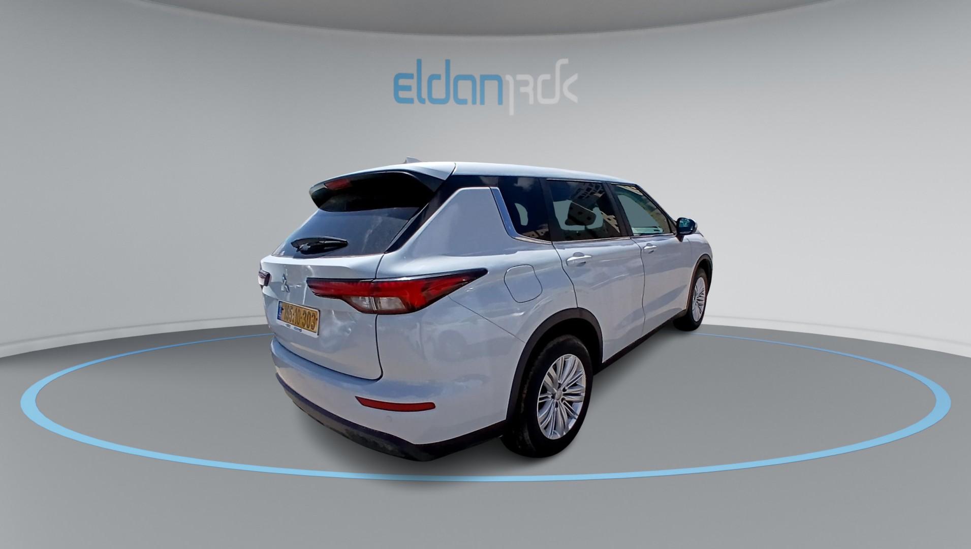 מיצובישי אאוטלנדר EXECUTIVE