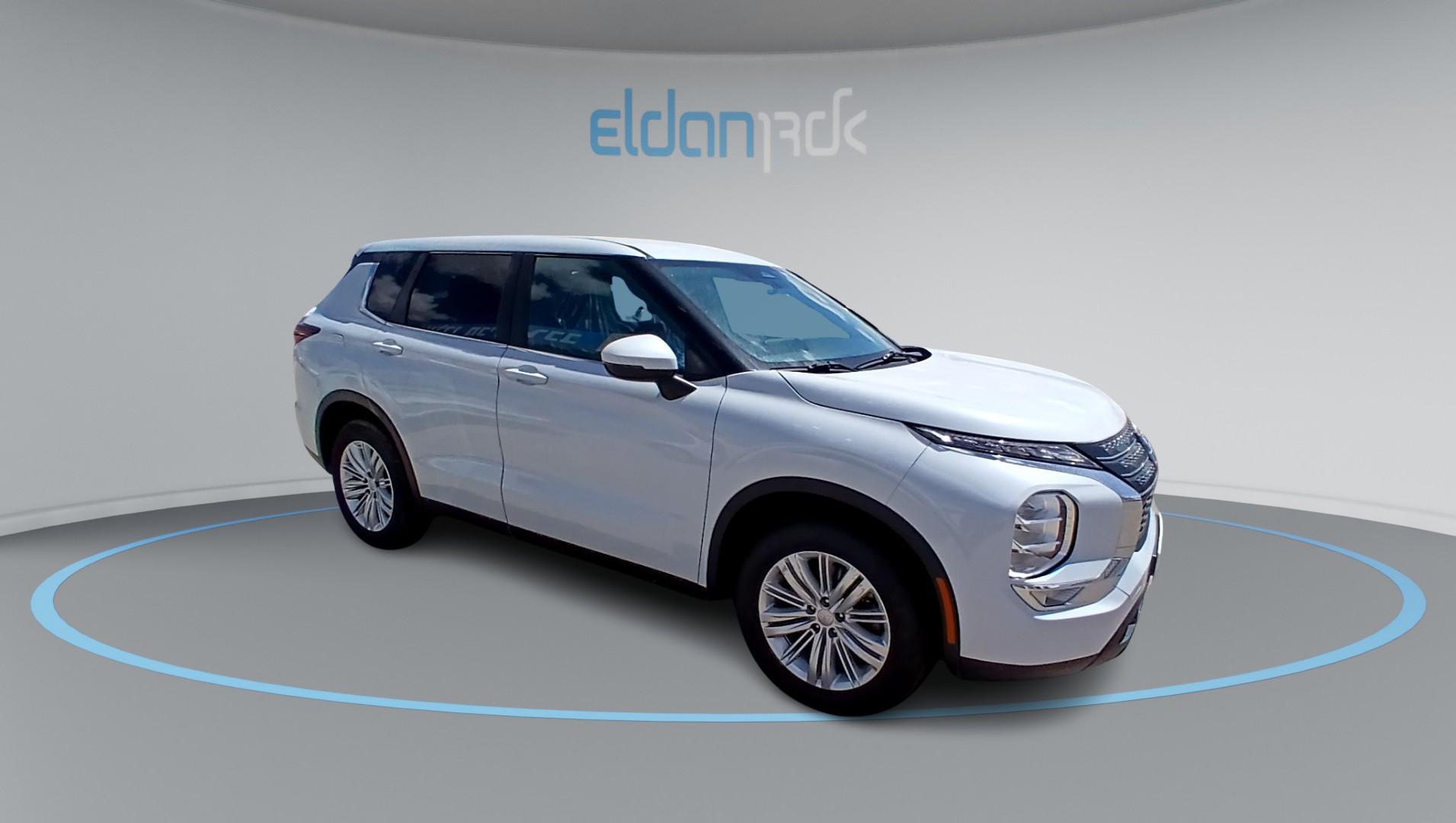 מיצובישי אאוטלנדר EXECUTIVE