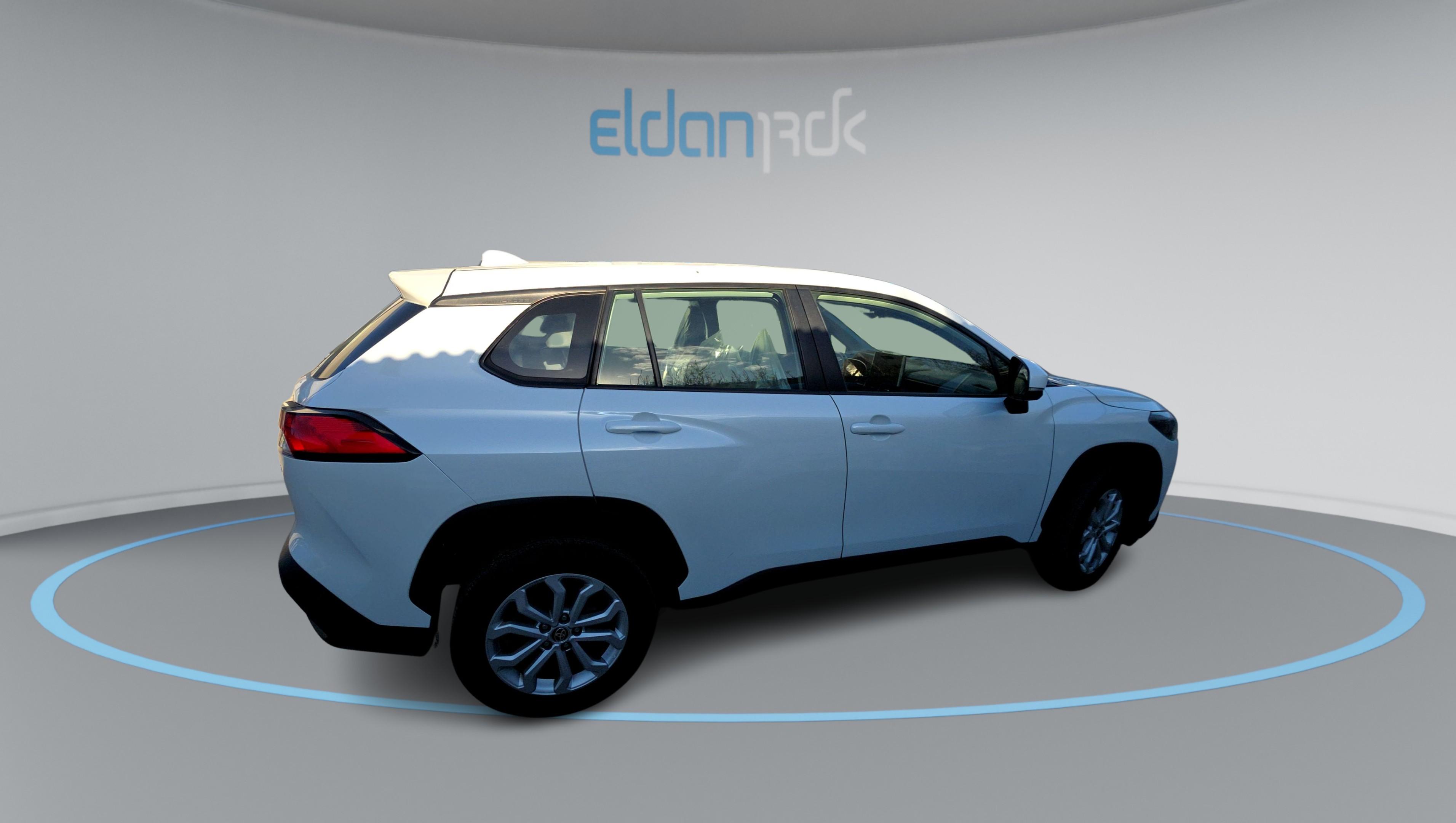 טויוטה היברידי ACTIVE CROSS קורולה