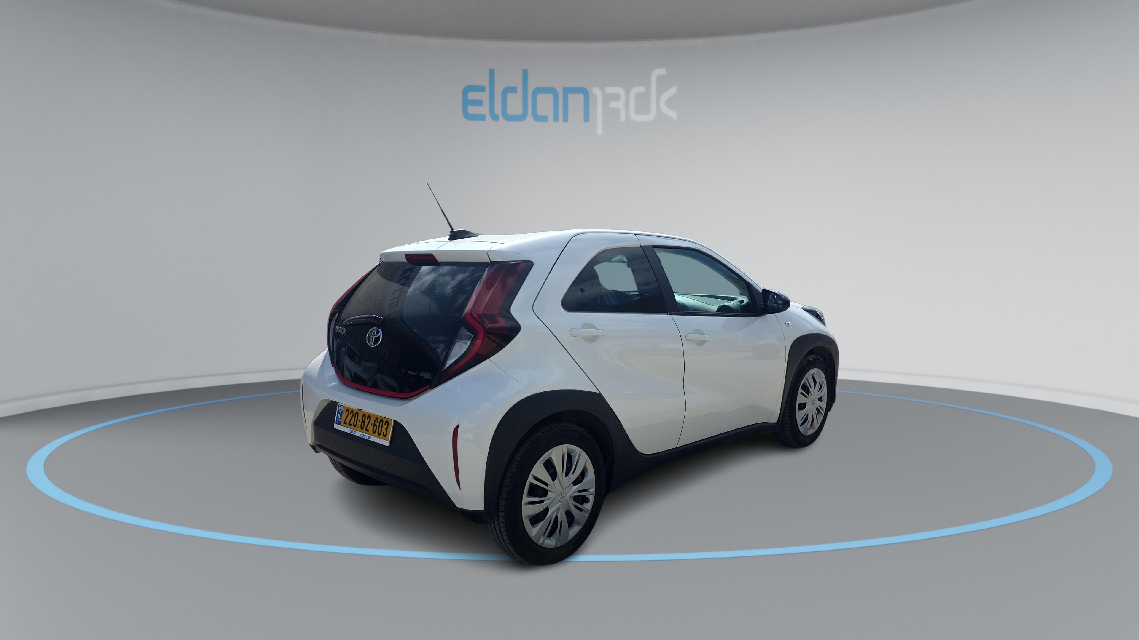 טויוטה PURE אייגו X