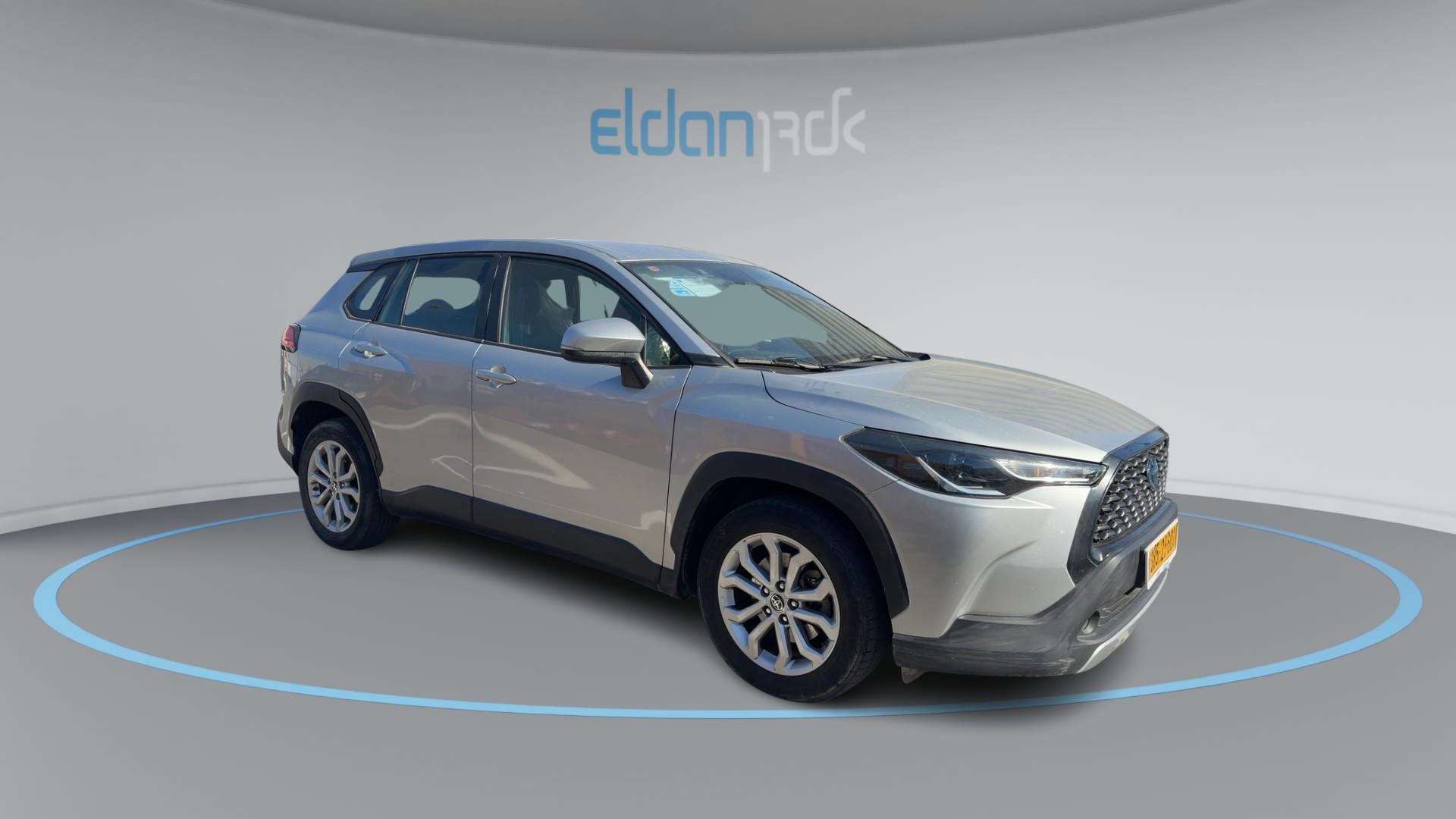 טויוטה היברידי ACTIVE CROSS קורולה