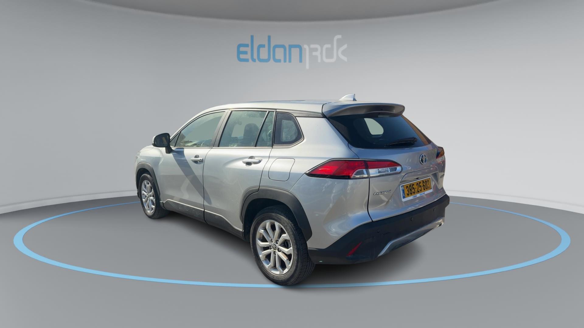 טויוטה היברידי ACTIVE CROSS קורולה