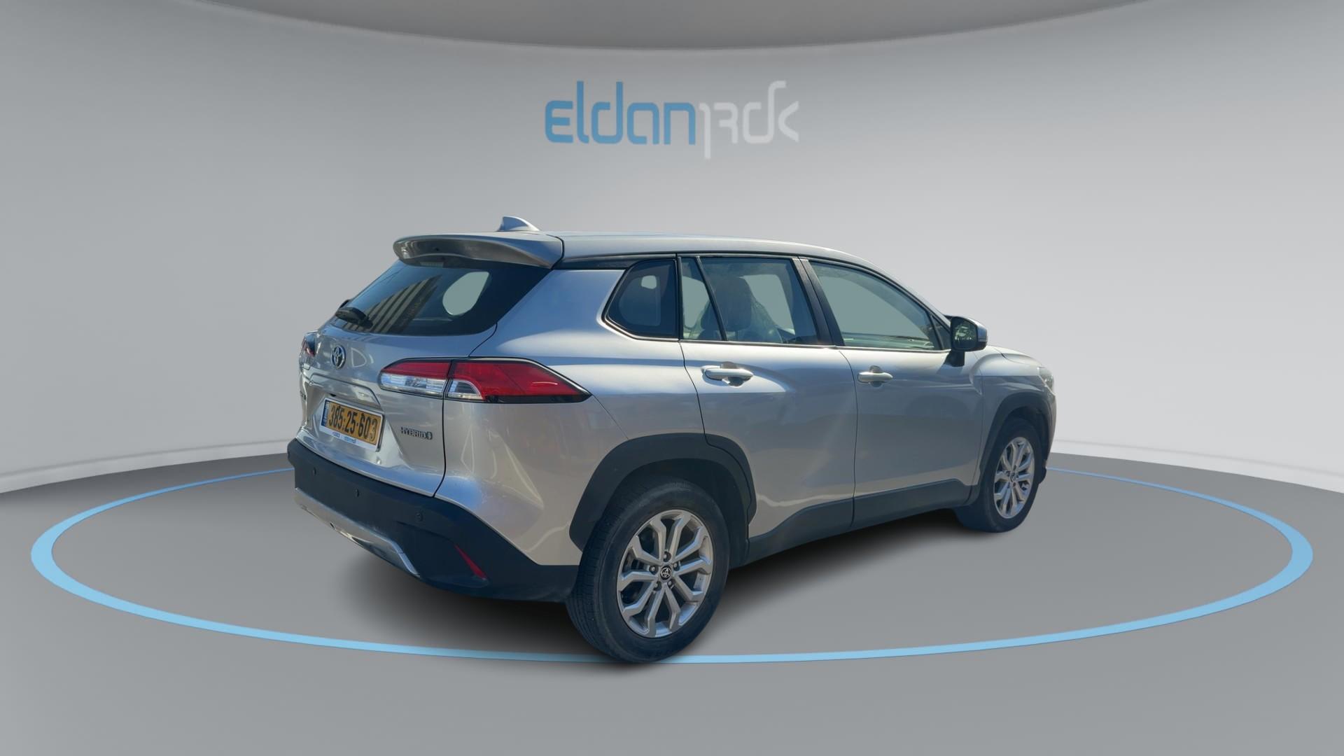 טויוטה היברידי ACTIVE CROSS קורולה