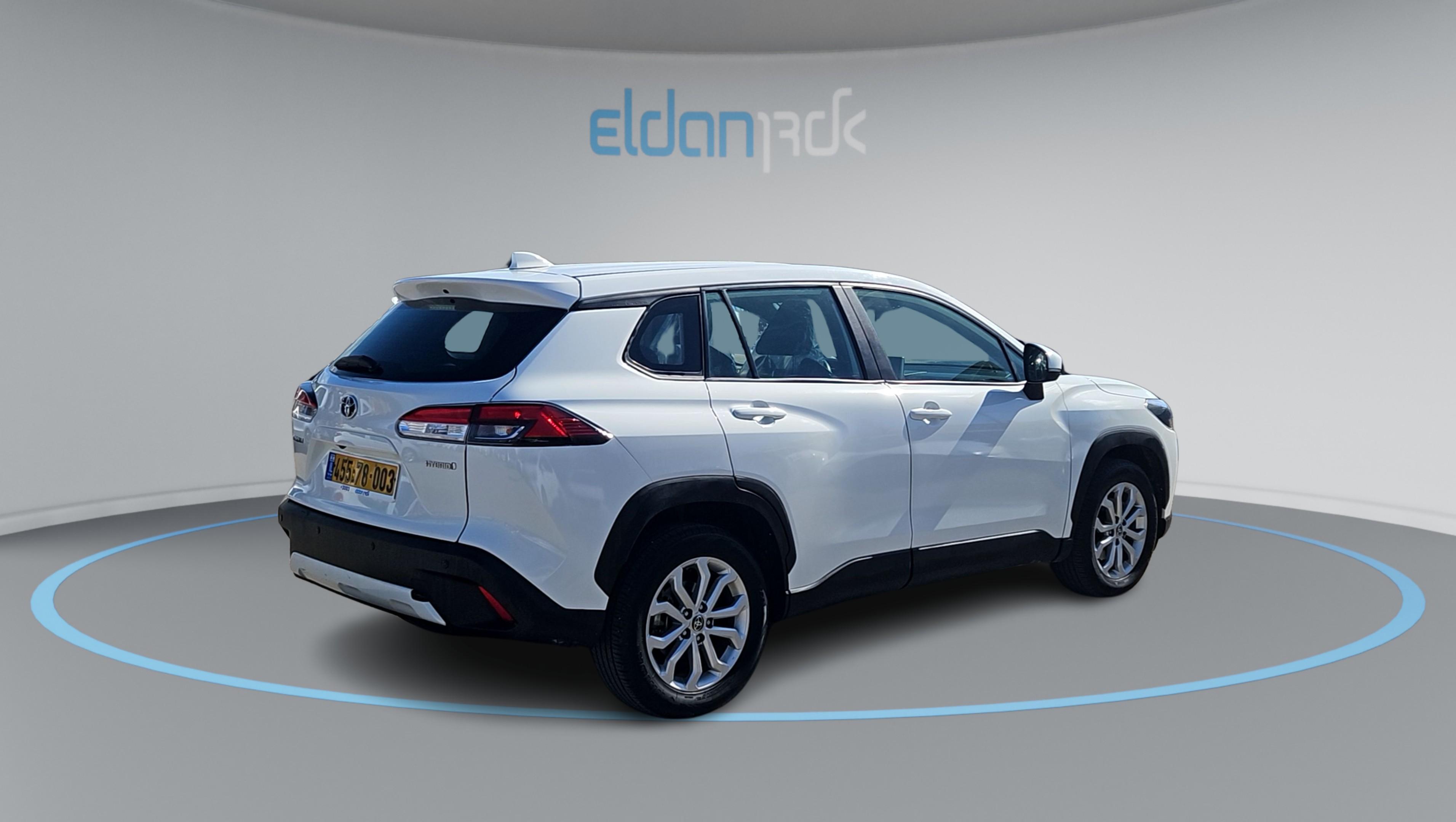 טויוטה היברידי ACTIVE CROSS קורולה