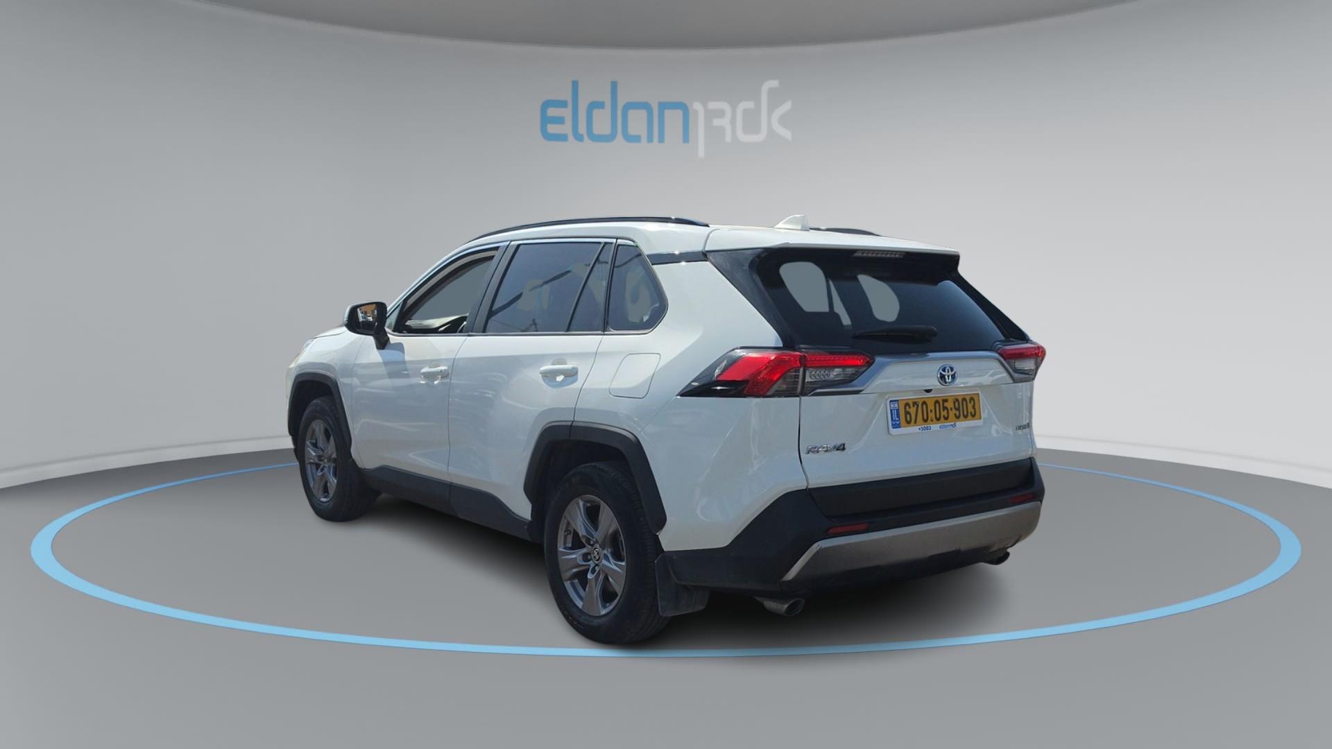 טויוטה היברידי E-XPERIENCE ראב 4
