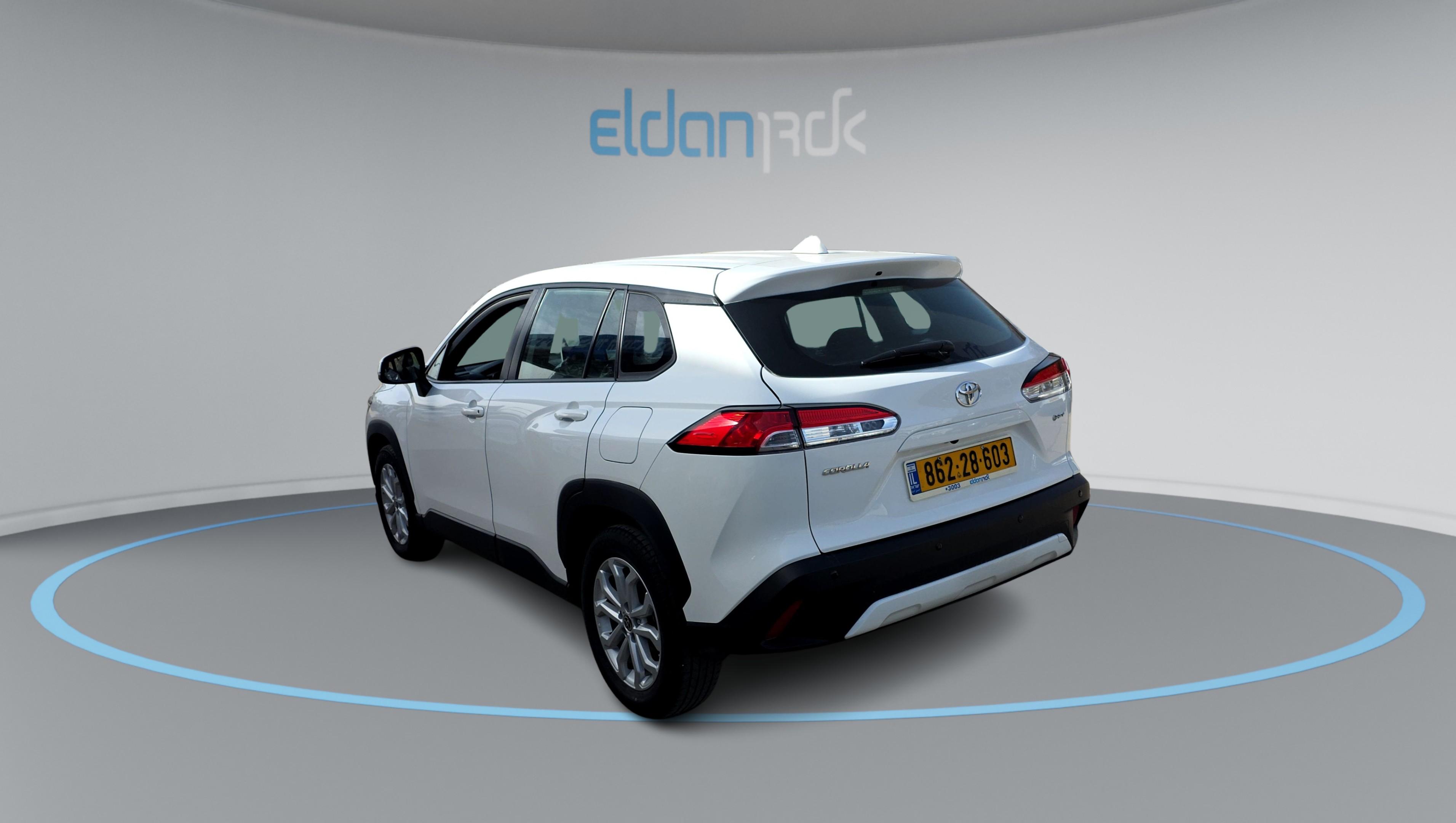 טויוטה היברידי ACTIVE CROSS קורולה